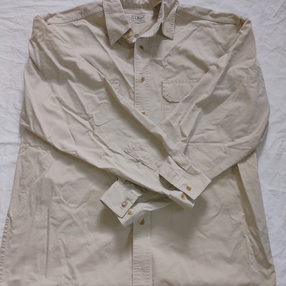 L.L Bean Mens Cream Long Sleeve Button Down Size M Reg Mens 100% Cotton